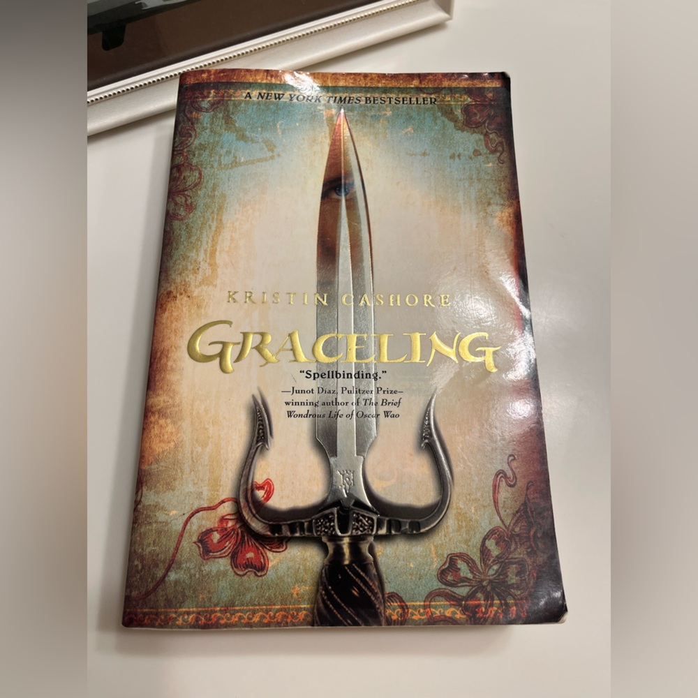 graceling by kristin cashore paperback edition